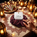 Gastgeschenk Henna / Satin Scrunchie Burgund