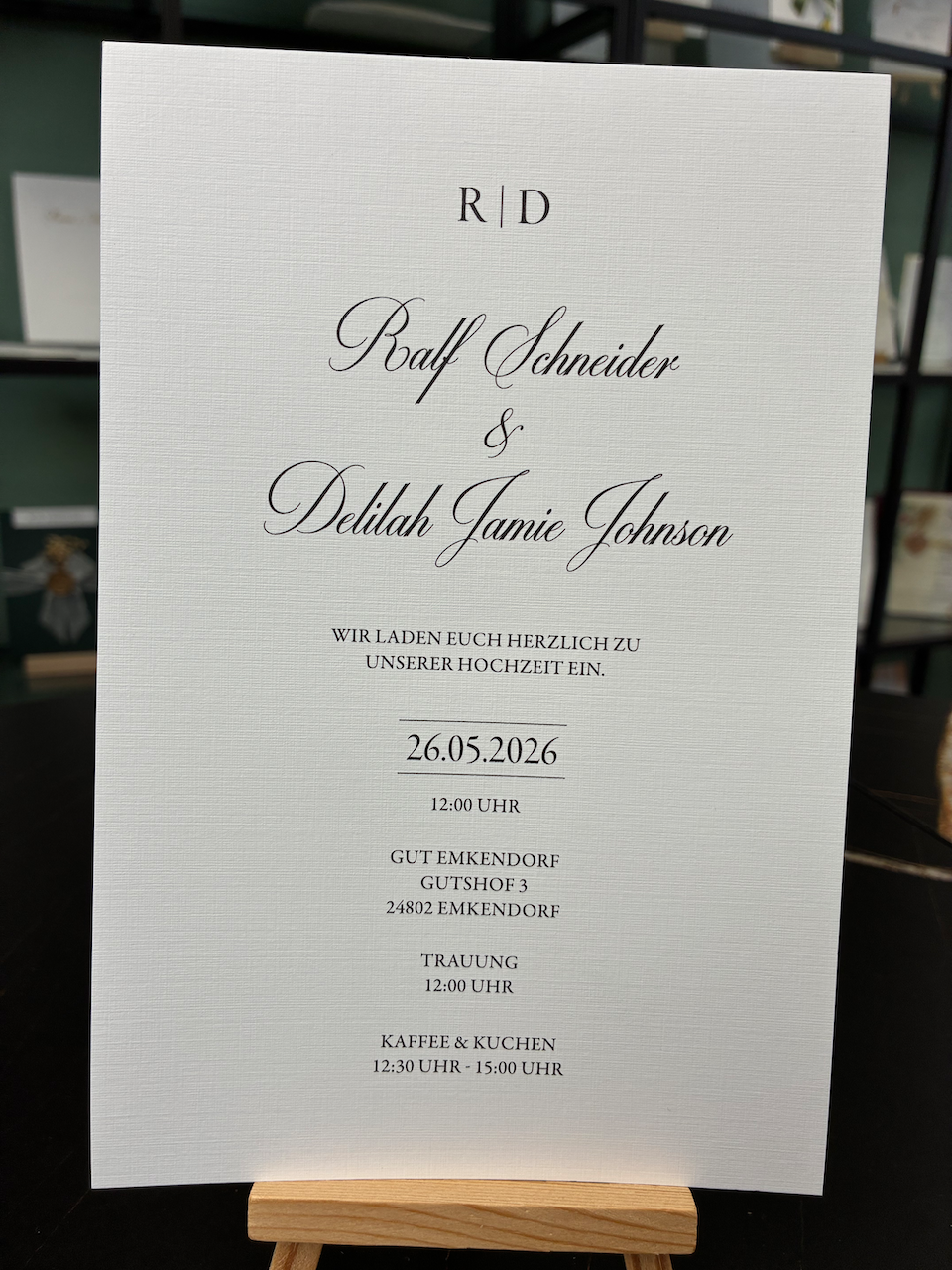 Hochzeitseinladung Elegance mit Schleife, Wachssiegel und Trockenblume