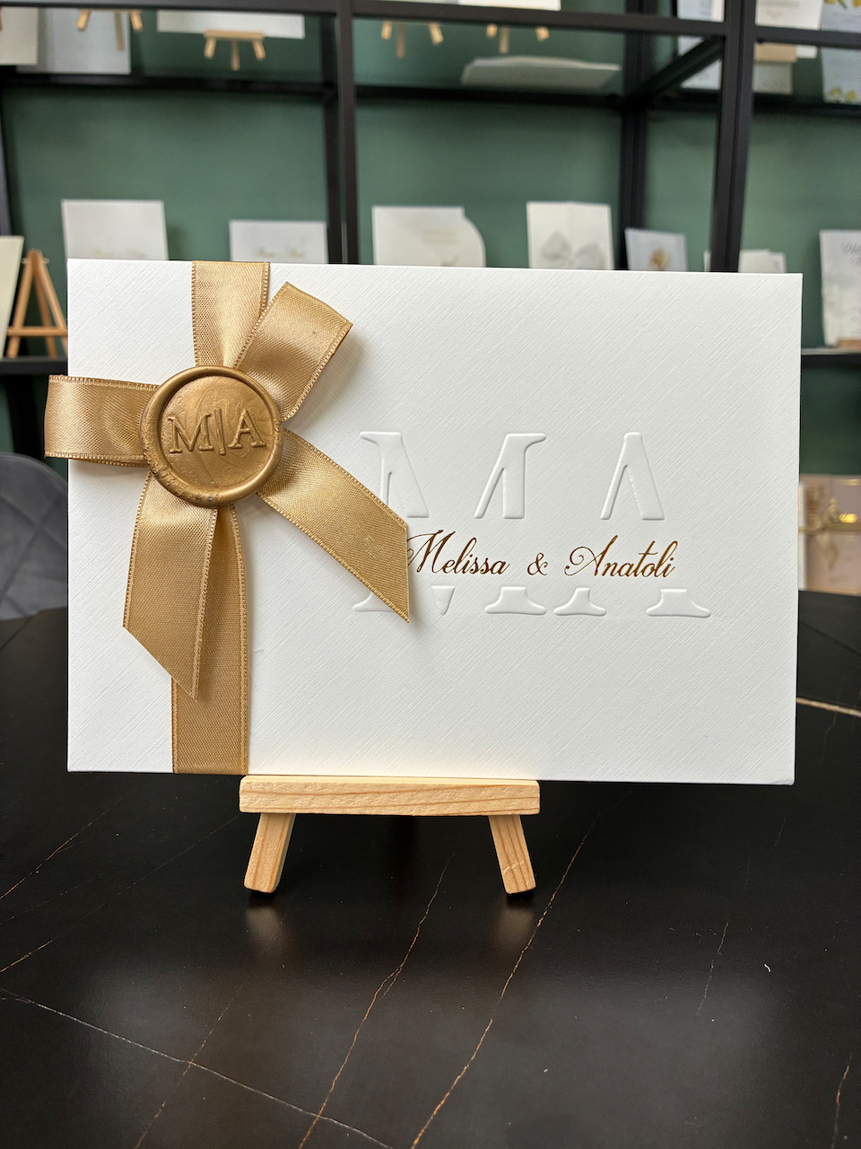 Luxuriöse Hochzeitseinladung mit Blind- und Goldprägung – Eleganz trifft auf Glamour