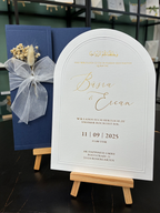 Hochzeitseinladung Dunkelblau mit Schleife und Trockenblume