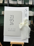 Expresskarte - Elegante Hochzeitseinladung "Gray" – Zeitlose Raffinesse mit drei Karten und Schleife