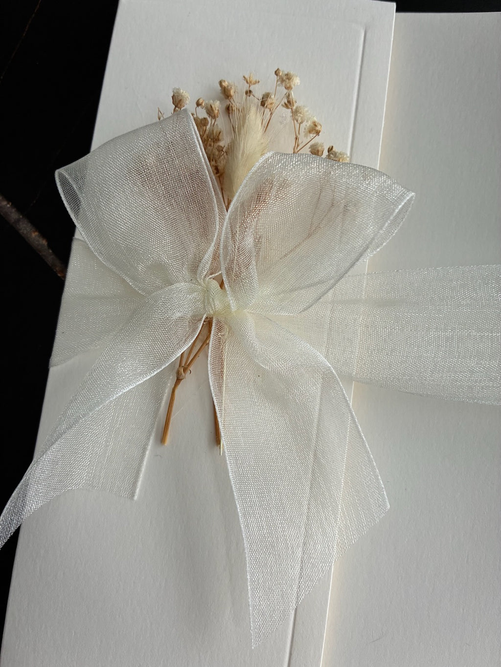Express-Einladung "Beige Chiffon" | Goldprägung auf Leinenpapier mit Kuvert