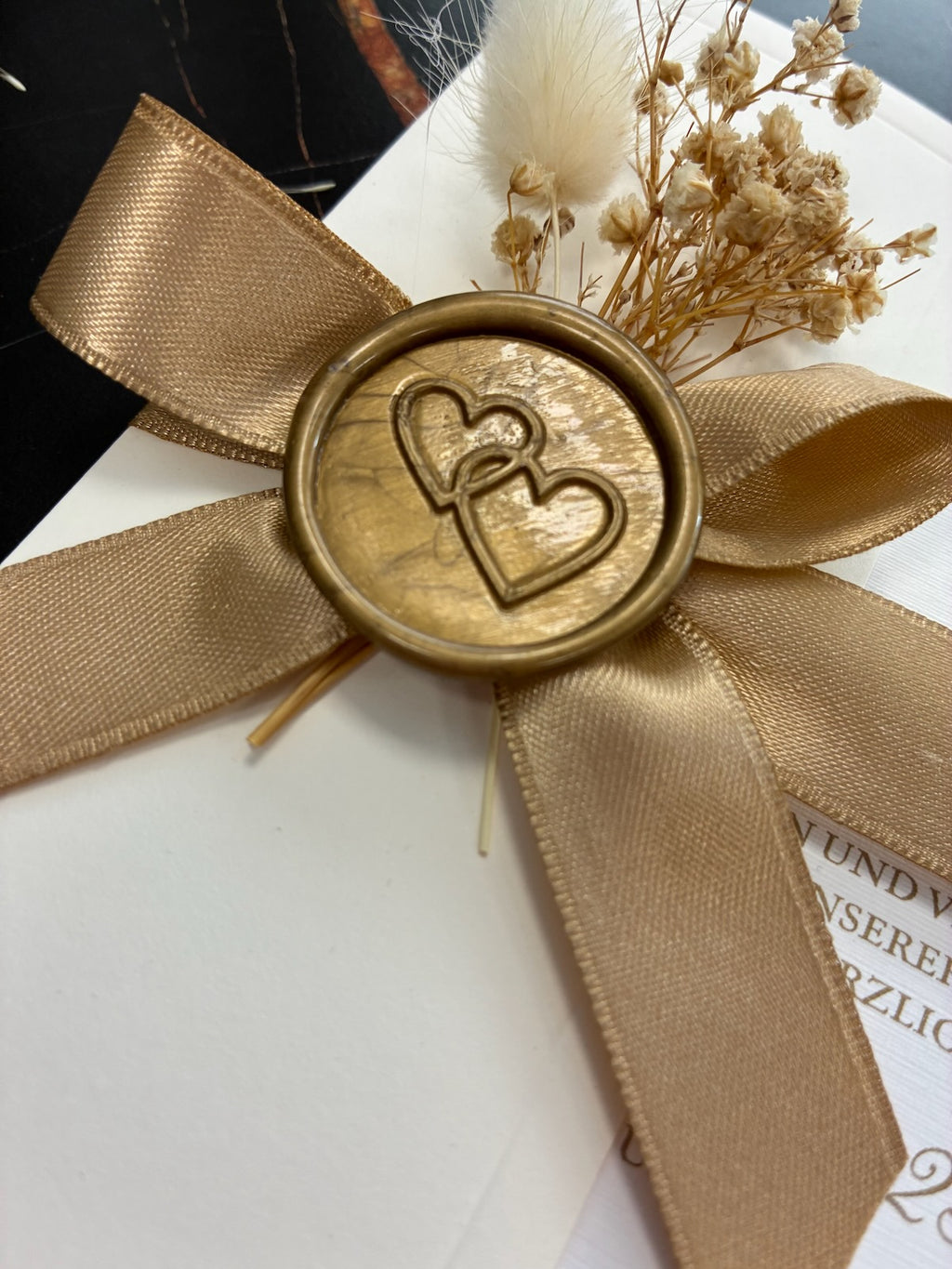 Express-Einladung "Beige Satin" | Goldprägung auf Leinenpapier mit Kuvert
