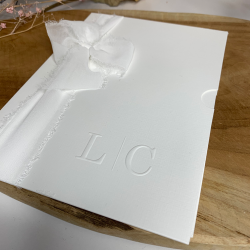 Einladung Blindprägung mit Schleife