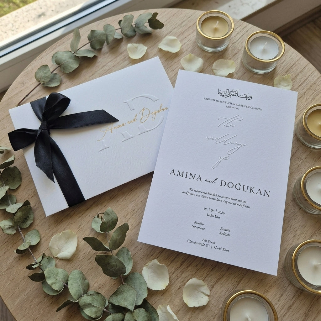 Hochzeitseinladung "Black Edition" mit Blind- und Goldprägung