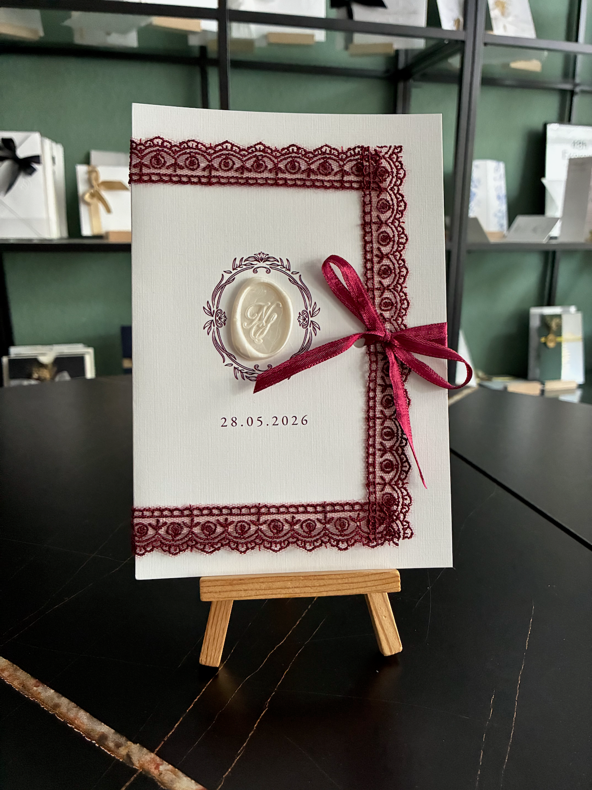 Express-Einladung | Edles Leinenpapier mit hochwertiger Roter Spitze