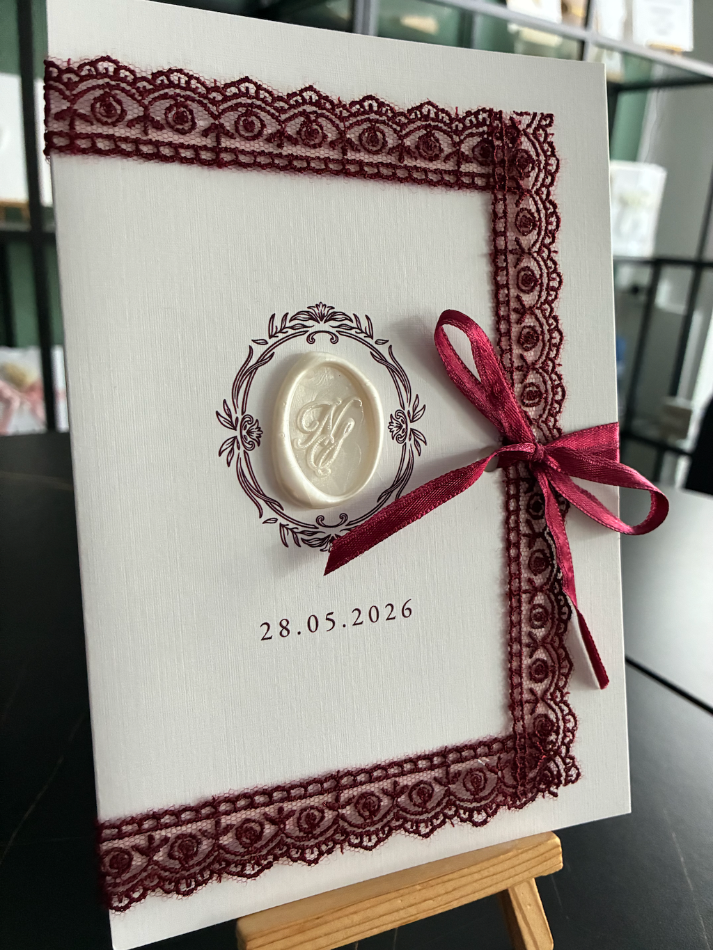 Express-Einladung | Edles Leinenpapier mit hochwertiger Roter Spitze
