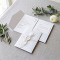 Expresskarte - Hochzeitseinladung Pocketfold "White Rose" - Set mit Schleife und Wachssiegel